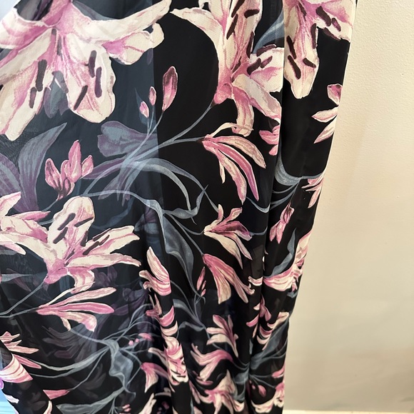 ASTR Surplice Maxi Dress in Black Lily Floral sz M Like New Condition - Picture 6 of 9